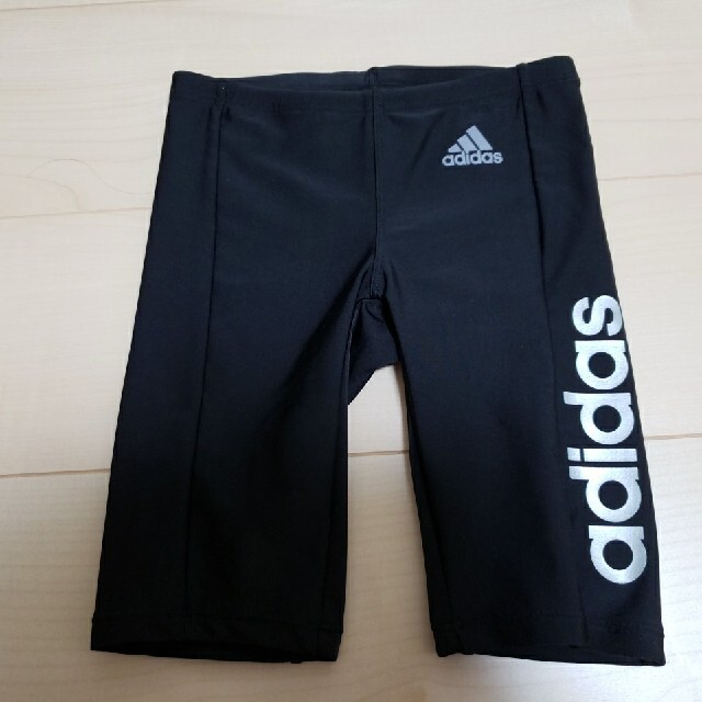 adidas(アディダス)の虹色4151111様☆120　adidas　スクール水着 キッズ/ベビー/マタニティのキッズ服男の子用(90cm~)(水着)の商品写真