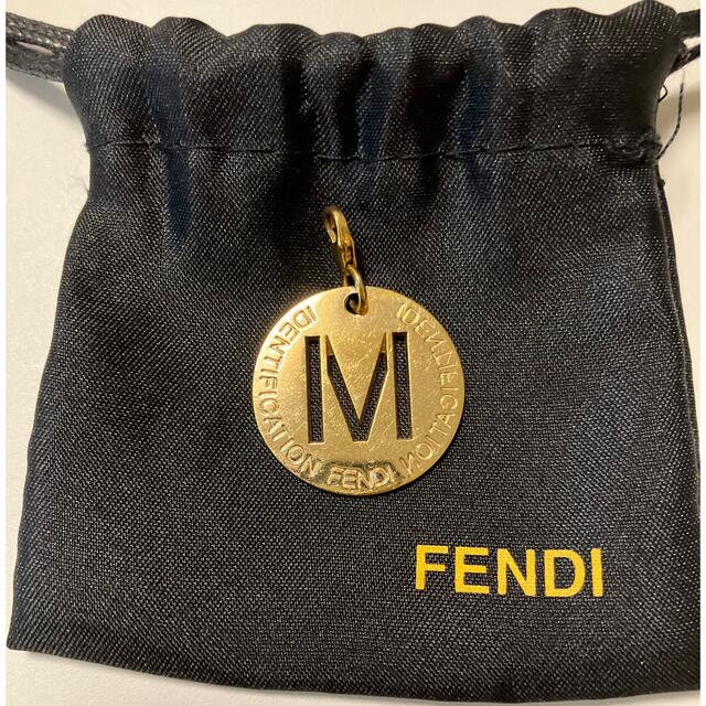 FENDI(フェンディ)のfendi フェンディ　イニシャル　チャーム　M レディースのアクセサリー(ネックレス)の商品写真