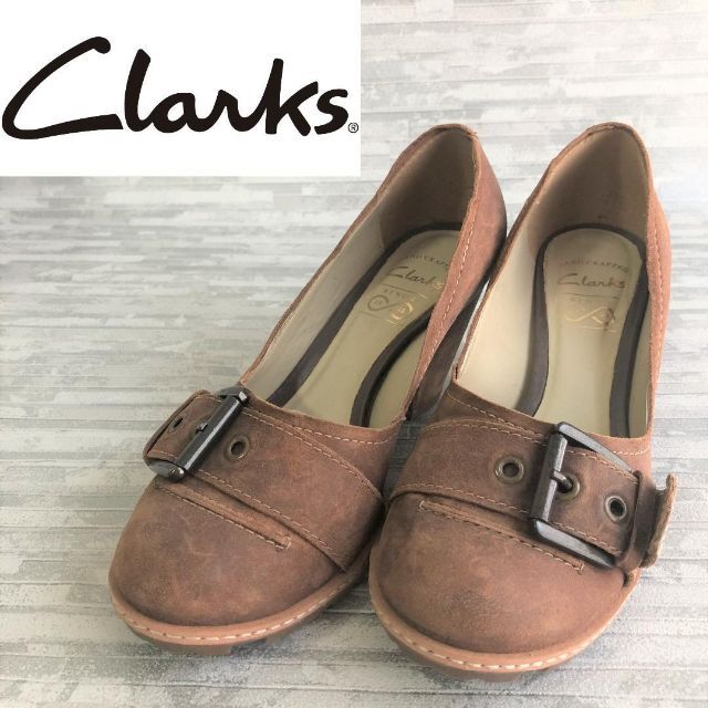 Clarks(クラークス)のclarks クラークス パンプス スエード調 チャンキーヒール アーモンドトゥ レディースの靴/シューズ(ハイヒール/パンプス)の商品写真