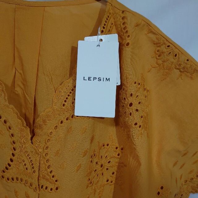 LEPSIM(レプシィム)の新品 未使用 LEPSIM レースブラウス L マスタードイエロー レプシム レディースのトップス(シャツ/ブラウス(半袖/袖なし))の商品写真
