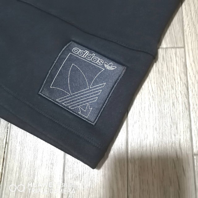 adidas(アディダス)の新品　アディダス　オリジナルス　メンズ　ハーフパンツ　Lサイズ　黒　ブラック メンズのパンツ(ショートパンツ)の商品写真