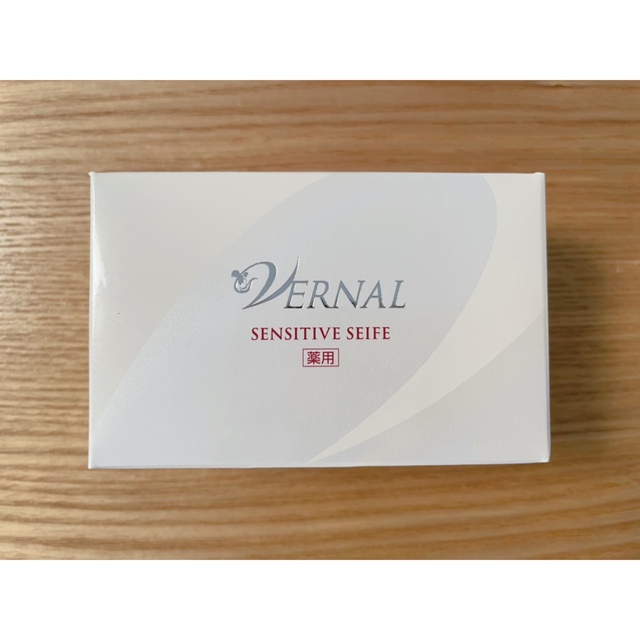 VERNAL(ヴァーナル)のVERNAL ヴァーナル 洗顔石鹸 薬用センシティブザイフ A 110g コスメ/美容のスキンケア/基礎化粧品(洗顔料)の商品写真