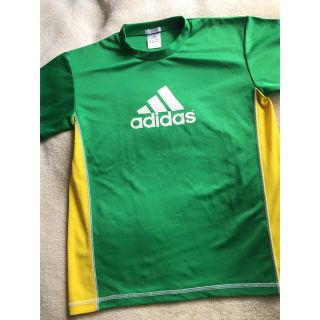 アディダス(adidas)のadidas Tシャツ(Tシャツ/カットソー)