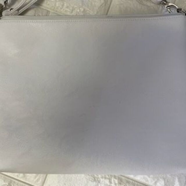 ELLE ショルダーバッグ　スタッズ　ワンダフルホワイト レディースのバッグ(ショルダーバッグ)の商品写真
