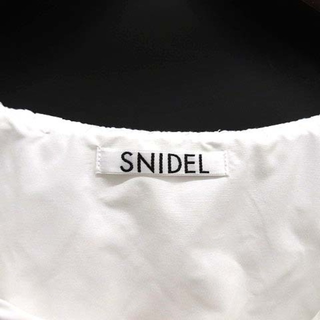 SNIDEL(スナイデル)のスナイデル snidel ボリューム ボウタイ ブラウス 長袖 リボン 白 F レディースのトップス(シャツ/ブラウス(長袖/七分))の商品写真