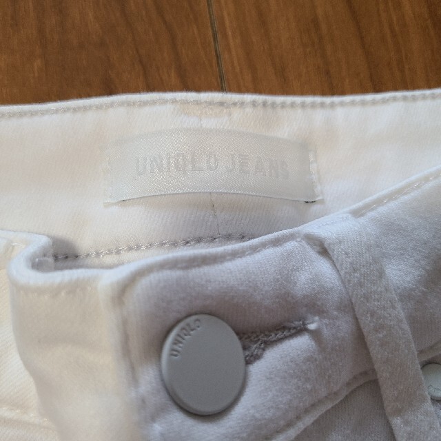 UNIQLO(ユニクロ)のユニクロ★ホワイトパンツ(22) レディースのパンツ(デニム/ジーンズ)の商品写真