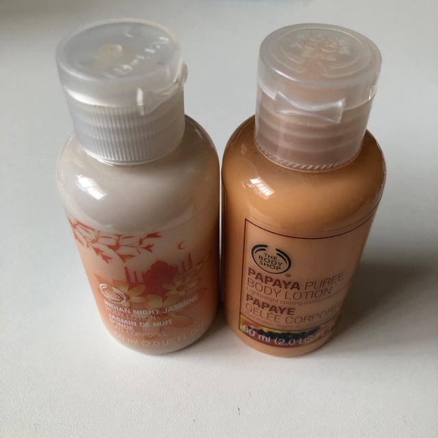 THE BODY SHOP(ザボディショップ)のボディショップ ボディローション2つセット コスメ/美容のボディケア(ボディローション/ミルク)の商品写真