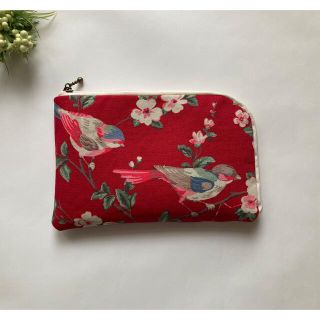 キャスキッドソン(Cath Kidston)のハンドメイド♡キャスキッドソン♡L字ファスナー通帳・お薬手帳ポーチ♡花と小鳥♡赤(ポーチ)