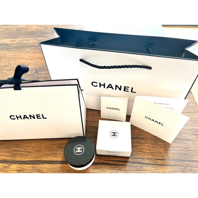 CHANEL(シャネル)の未使用 新品 CHANEL ショッパー2枚付き シャネル イドゥラ リップバーム コスメ/美容のスキンケア/基礎化粧品(リップケア/リップクリーム)の商品写真