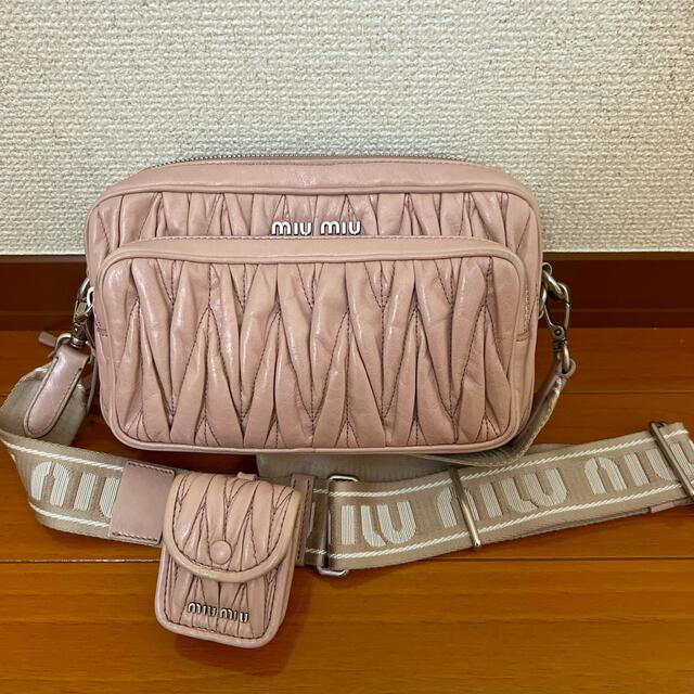 正規品、日本製 ミュウミュウ　ショルダーバッグ ハンドバッグ