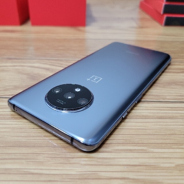 極美品】 OnePlus 7T 8/256 Silver おまけ純正ケース多数-eastgate.mk