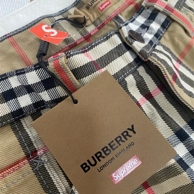 Supreme(シュプリーム)の34 supreme burberry denim short beige メンズのパンツ(ショートパンツ)の商品写真