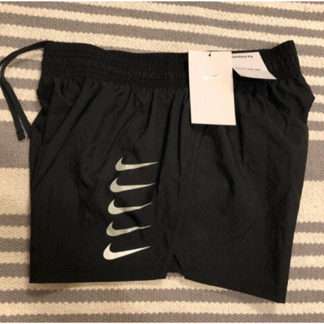 NIKE(ナイキ)のNIKE ショートパンツ　ブラック　ダンス　トレーニング　ジム　ラン レディースのパンツ(ショートパンツ)の商品写真