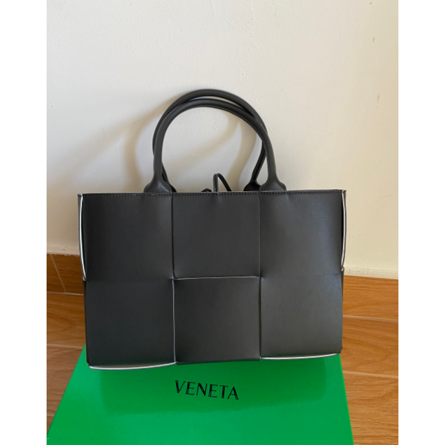 BOTTEGA VENETA のトートバック