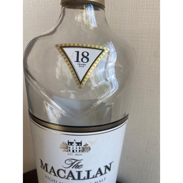 サントリー(サントリー)のマッカラン18年700ml 空瓶 食品/飲料/酒の酒(ウイスキー)の商品写真