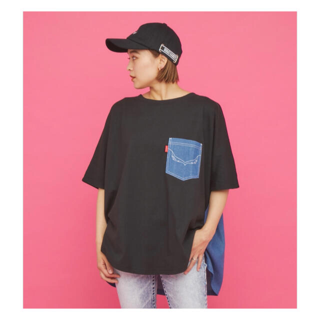 RODEO CROWNS WIDE BOWL(ロデオクラウンズワイドボウル)のロデオ★Web限定！デニムドッキングパッチTシャツ（ブラック） レディースのトップス(Tシャツ(半袖/袖なし))の商品写真