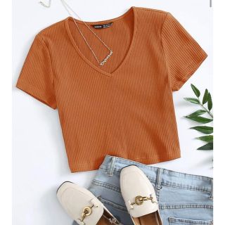 フォーエバートゥエンティーワン(FOREVER 21)の新品　未使用　クロップド丈　Tシャツ　SHEN(Tシャツ(半袖/袖なし))