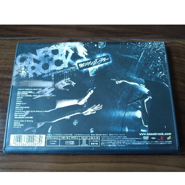 ONE OK ROCK(ワンオクロック)の【送料無料】ONE OK ROCK DVD 世の中シュレッダー エンタメ/ホビーのDVD/ブルーレイ(ミュージック)の商品写真