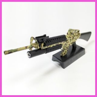 アサルトライフル　M16A4 プラモデル　３色迷彩　完成品　全塗装　ガンプラ武器(プラモデル)