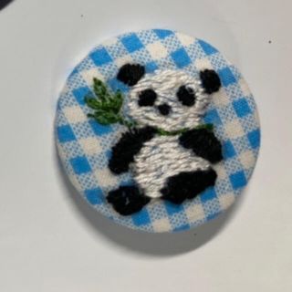 【ハンドメイド】パンダの刺繍(コサージュ/ブローチ)