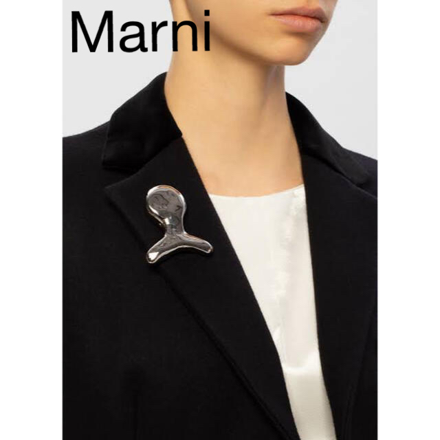 Marni(マルニ)のMarni ゴールド　ブローチ　新品未使用　確実正規品 レディースのアクセサリー(ブローチ/コサージュ)の商品写真