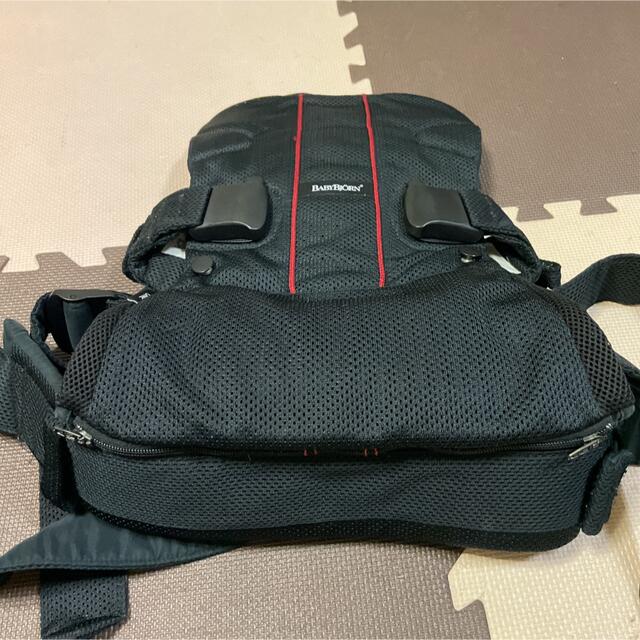 BABYBJORN(ベビービョルン)の【美品】ベビービョルン ONE ベビーキャリア　抱っこ紐 メッシュ　ブラック キッズ/ベビー/マタニティの外出/移動用品(抱っこひも/おんぶひも)の商品写真