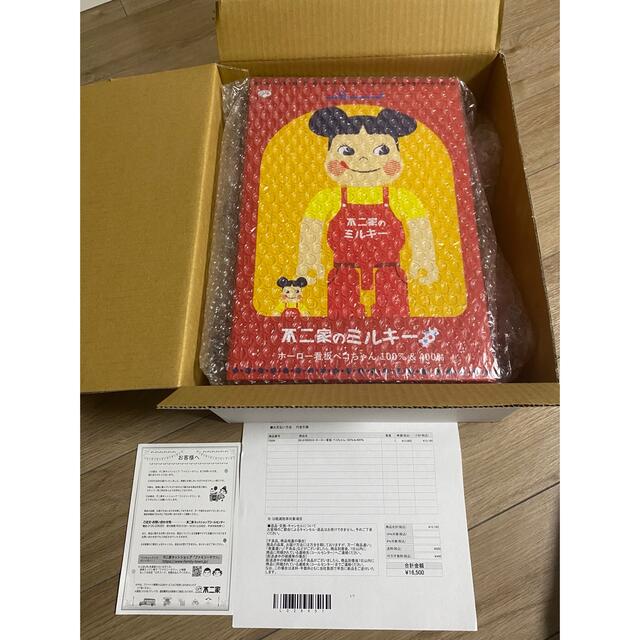 BE@RBRICK(ベアブリック)のホーロー看板　ペコちゃん100%400% エンタメ/ホビーのフィギュア(その他)の商品写真