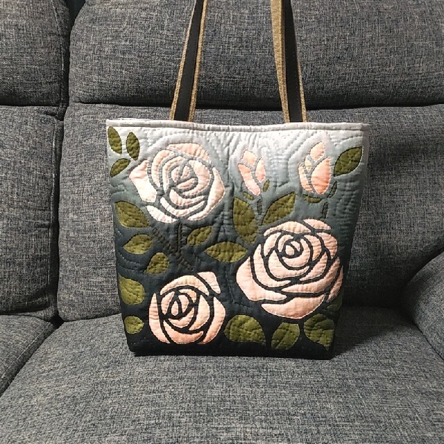 購入者が決まりました!ハンドメイド ハワイアンキルトバッグ (薔薇