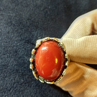 アンティークデザインの赤い大きな指輪(リング(指輪))