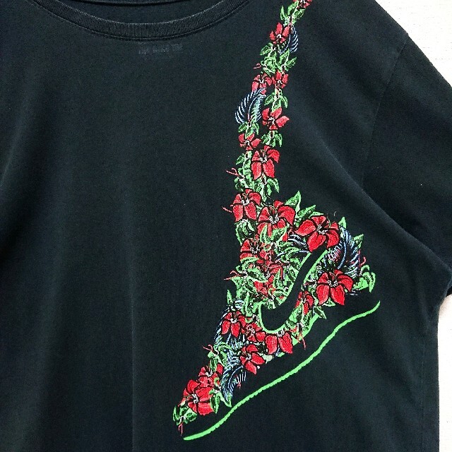 NIKE(ナイキ)の【匿名配送】 ナイキ 花柄 両面 プリント スウッシュ ロゴ 半袖 Tシャツ メンズのトップス(Tシャツ/カットソー(半袖/袖なし))の商品写真