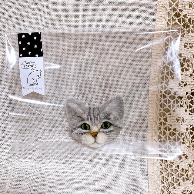 羊毛フェルト　サバトラ猫ちゃん　ブローチ ハンドメイドのぬいぐるみ/人形(ぬいぐるみ)の商品写真