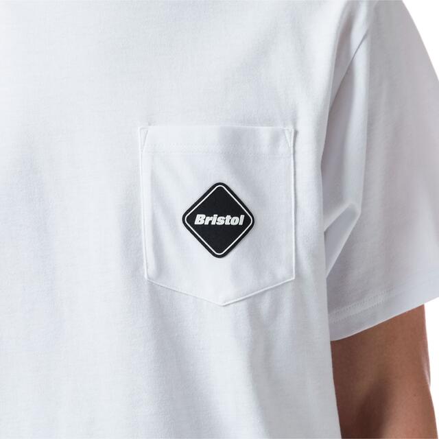 F.C.R.B.(エフシーアールビー)のXL FCRB VERTICAL LOGO POCKET TEE ホワイト メンズのトップス(Tシャツ/カットソー(半袖/袖なし))の商品写真