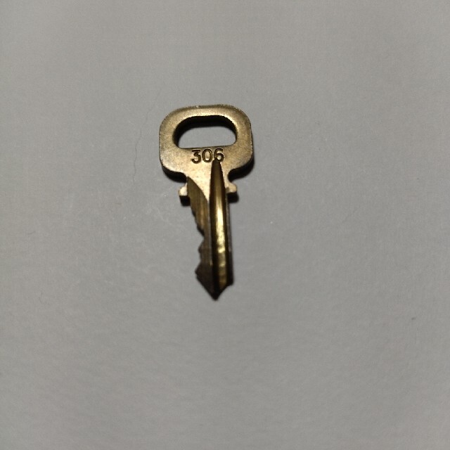LOUIS VUITTON(ルイヴィトン)のルイヴィトン　カギ　鍵のみ　306 307 レディースのファッション小物(キーホルダー)の商品写真