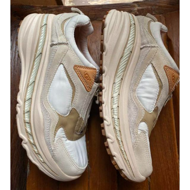 完売しました。。。超美品✨26.5✨UGG✨CA805 MLT TRAINER の 完売しました。。。超美品✨26.5✨UGG✨CA805 MLT TRAINER の