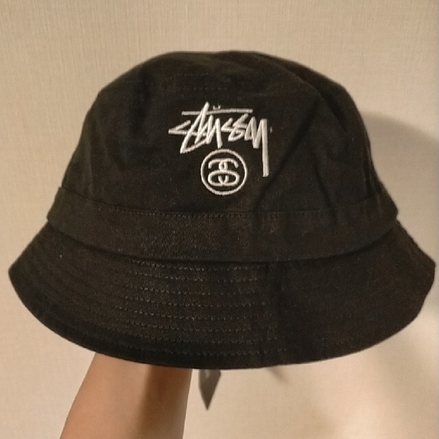 STUSSY(ステューシー)のたつのり様【新品ダグ付き】STUSSY バケットハットブラック、デニムセット メンズの帽子(ハット)の商品写真