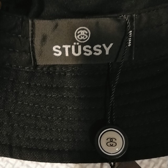 STUSSY(ステューシー)のたつのり様【新品ダグ付き】STUSSY バケットハットブラック、デニムセット メンズの帽子(ハット)の商品写真