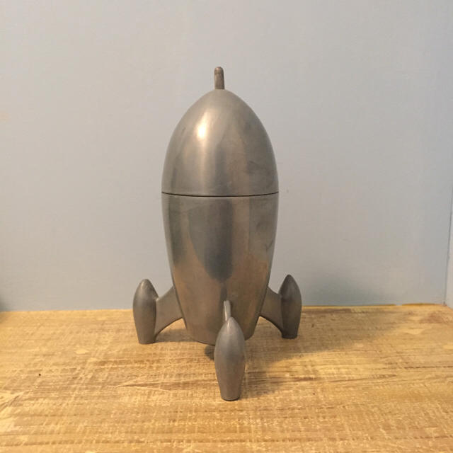 ロケット型 灰皿 レトロデザイン 60's ビンテージの通販 by ロケット型 灰皿 レトロデザイン 60's ビンテージの通販 by