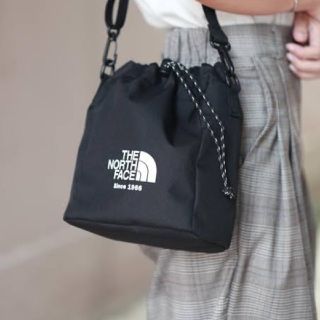 ザノースフェイス(THE NORTH FACE)の【新品】THE NORTH FACE 海外モデル　WL BUCKET BAG　黒(ショルダーバッグ)