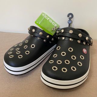 クロックス(crocs)のクロックス リメイク スタッズ 黒 本体リメイク 新品(サンダル)