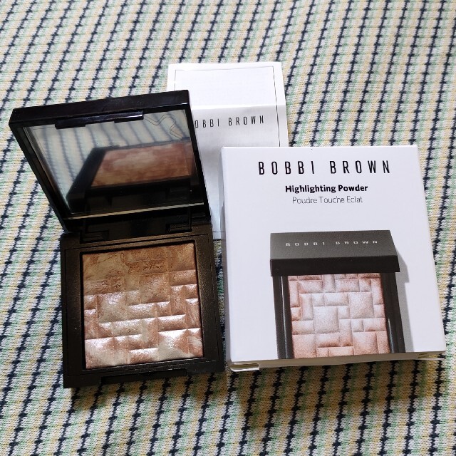 BOBBI BROWN(ボビイブラウン)のボビイブラウン ミニハイライティング パウダー 01 ピンクグロウ コスメ/美容のベースメイク/化粧品(フェイスカラー)の商品写真