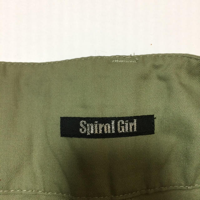 SPIRAL GIRL(スパイラルガール)の美品 スパイラルガール ショートパンツ カーキ レディースのパンツ(ショートパンツ)の商品写真