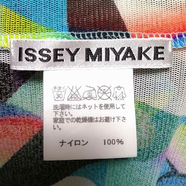 ISSEY MIYAKE(イッセイミヤケ)の美品 イッセイミヤケ ISSEY MIYAKE トップス ブラウス 総柄 レディースのトップス(シャツ/ブラウス(半袖/袖なし))の商品写真