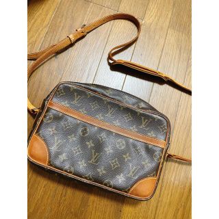 ルイヴィトン(LOUIS VUITTON)のLOUIS VUITTON ルイヴィトンショルダーバッグ(ショルダーバッグ)