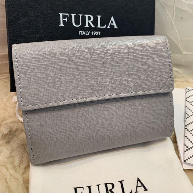 Furla(フルラ)の☆未使用品☆FURLA フルラ 三つ折りコンパクト財布 グレー リボン レディースのファッション小物(財布)の商品写真