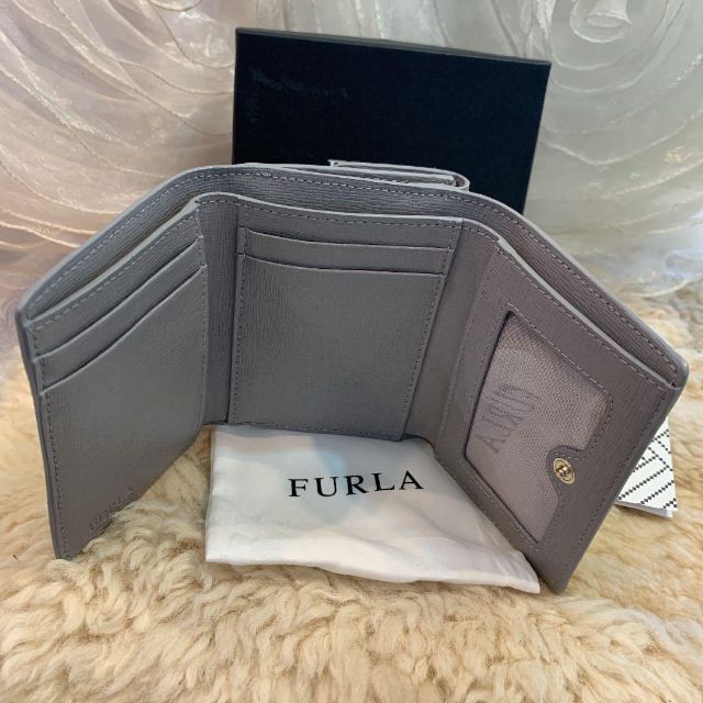 Furla(フルラ)の☆未使用品☆FURLA フルラ 三つ折りコンパクト財布 グレー リボン レディースのファッション小物(財布)の商品写真