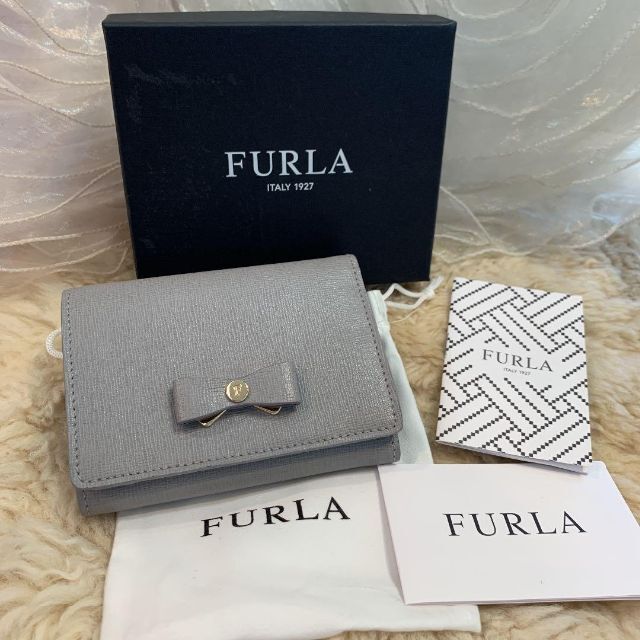 Furla(フルラ)の☆未使用品☆FURLA フルラ 三つ折りコンパクト財布 グレー リボン レディースのファッション小物(財布)の商品写真