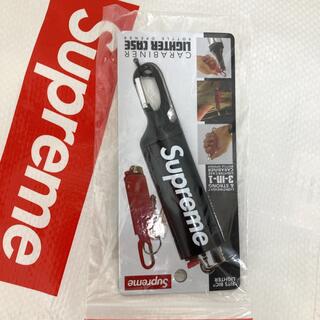 シュプリーム(Supreme)のSupreme lighter Case Carabiner ブラック 新品(キーホルダー)