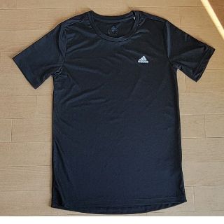 アディダス(adidas)の【値下げしました】adidas　Tシャツ　男の子　160cm(Tシャツ/カットソー)