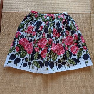 ジルスチュアート(JILLSTUART)のジル・スチュアート　バラ柄スカート(ひざ丈スカート)