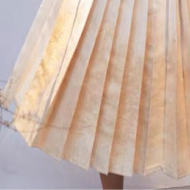 ふりふ(フリフ)の春江水 白金色スカート 馬面裙 明製漢服　織錦　西陣織　中国伝統衣装　着物和服 レディースのスカート(ひざ丈スカート)の商品写真